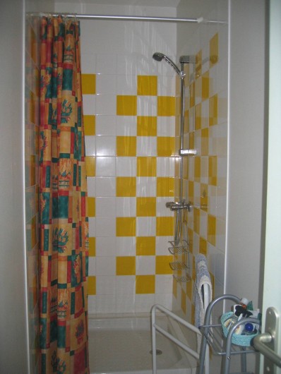 Location de vacances - Gîte à Champs-Romain - Douche à l’étage