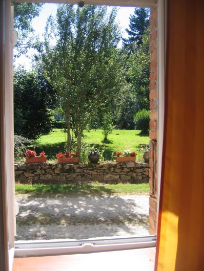 Location de vacances - Gîte à Champs-Romain - Vue de la salle de bain du rez de chaussée