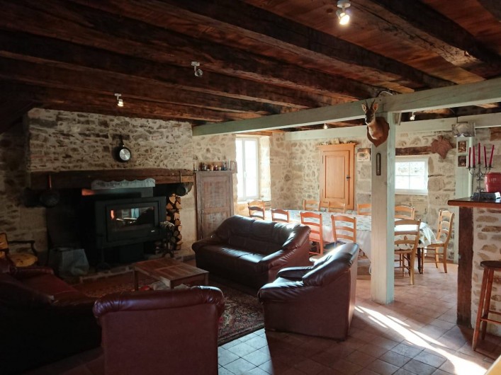 Location de vacances - Gîte à Champs-Romain - Salon et salle à manger