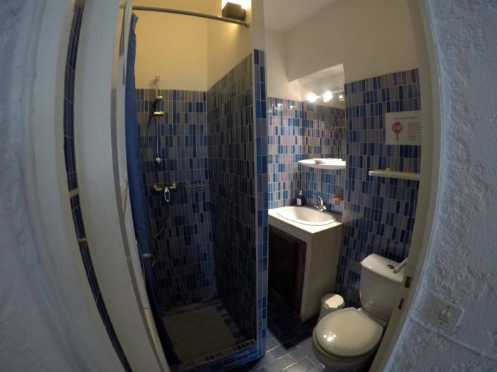 Location de vacances - Mas à Sainte-Maxime - la salle de douche