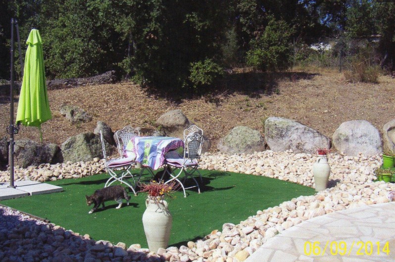 Location de vacances - Villa à Porto-Vecchio - salon de jardin près de la piscine