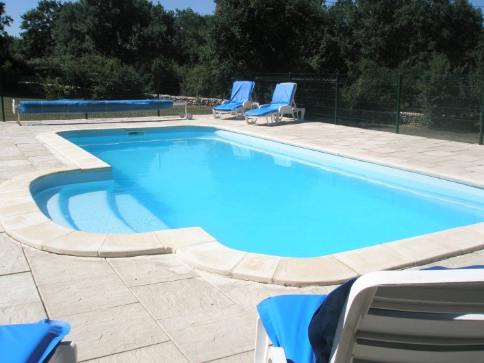 Location de vacances - Gîte à Caylus - gite la colonie la piscine sous un autre angle