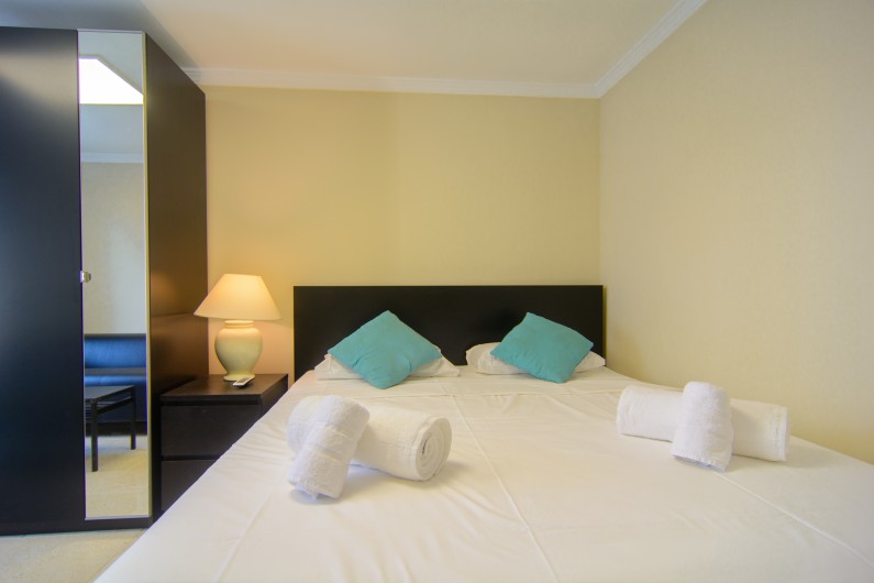 Location de vacances - Chalet à Marbella - Lit double dans la chambre d'amis avec salle de bain attenante
