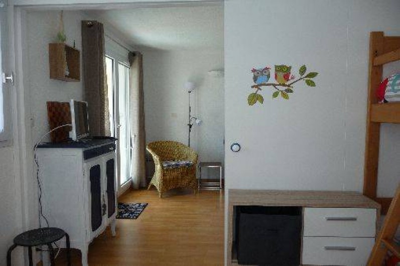 Location de vacances - Studio à Les Sables-d'Olonne - vue de la pièce de vie, depuis la chambre