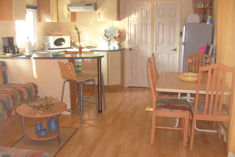 Location de vacances - Camping à Farinette Plage - cuisine salon