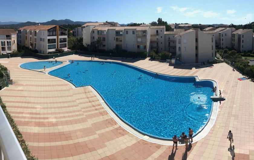 Location de vacances - Appartement à Fréjus - Piscine vue de la terrasse