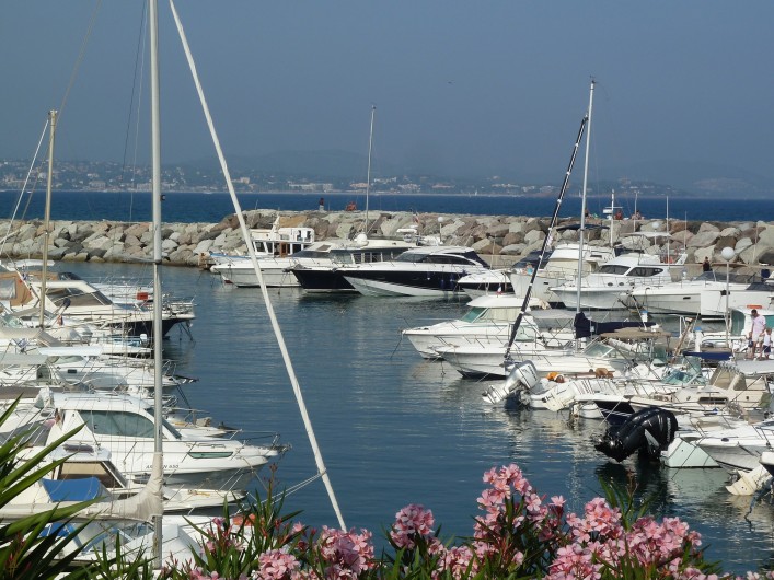 Location de vacances - Appartement à Fréjus - Port Fréjus, vue vers la mer