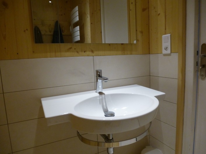 Location de vacances - Appartement à Morzine - Lavabo de la salle de bains