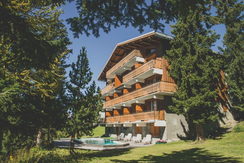Location de vacances - Studio à La Rosière - Chalet les Clarines en été. Au calme plein sud
