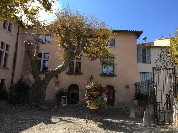 Location de vacances - Appartement à Cassis - Place devant la mairie