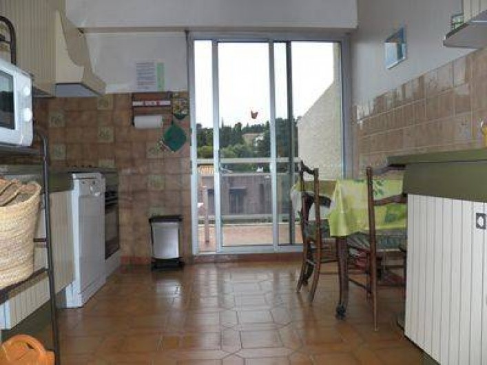 Location de vacances - Appartement à Cassis - cuisine avec balcon