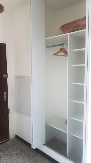 Location de vacances - Studio à Charleval - un grand placard