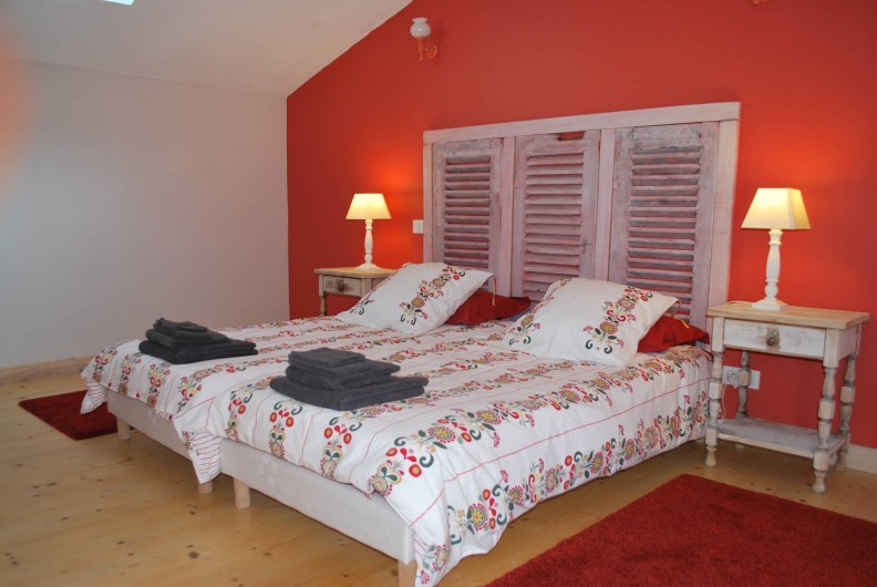 Location de vacances - Gîte à Eygurande-et-Gardedeuil - Chambre à l'étage. Gîte de la Guirandole-Eygurande et Gardedeuil-Dordogne