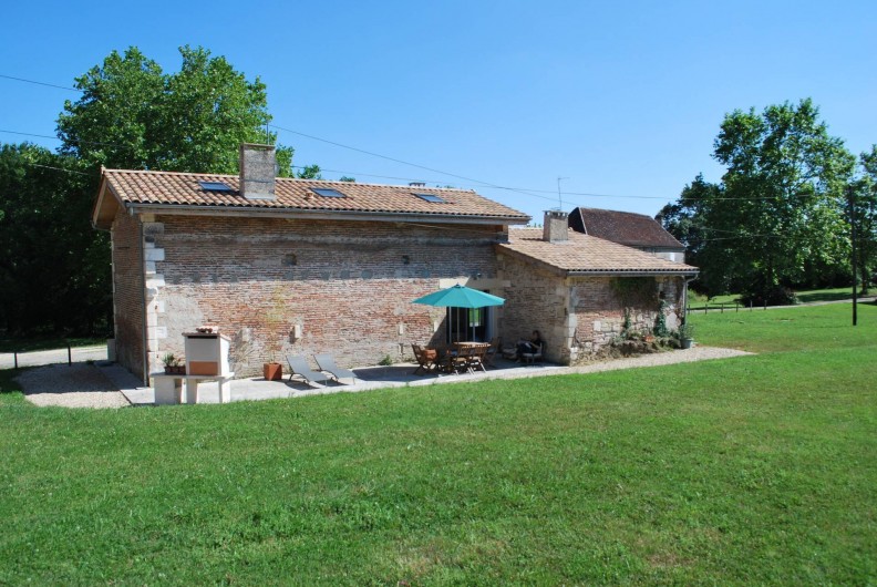 Location de vacances - Gîte à Eygurande-et-Gardedeuil - La terrasse. Gîte de la Guirandole-Eygurande et Gardedeuil-Dordogne