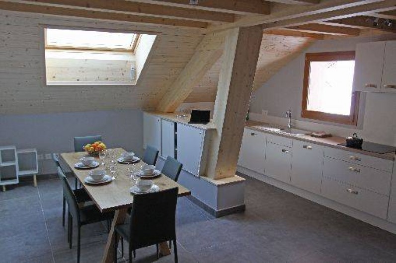 Location de vacances - Gîte à Annecy - Salle à manger et cuisine