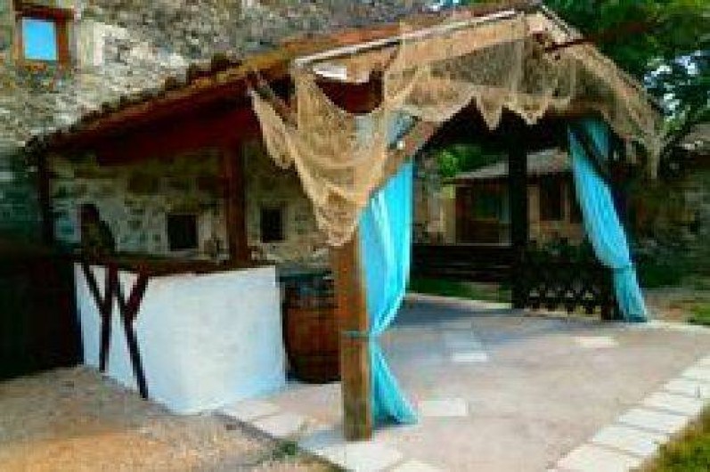 Location de vacances - Gîte à Servas - Espace repas extérieur