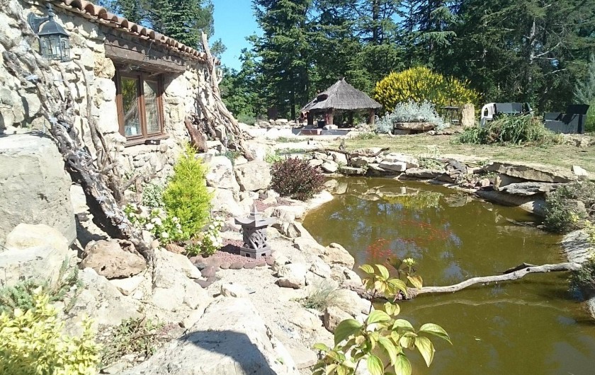 Location de vacances - Gîte à Servas - plan d'eau avec pont levis