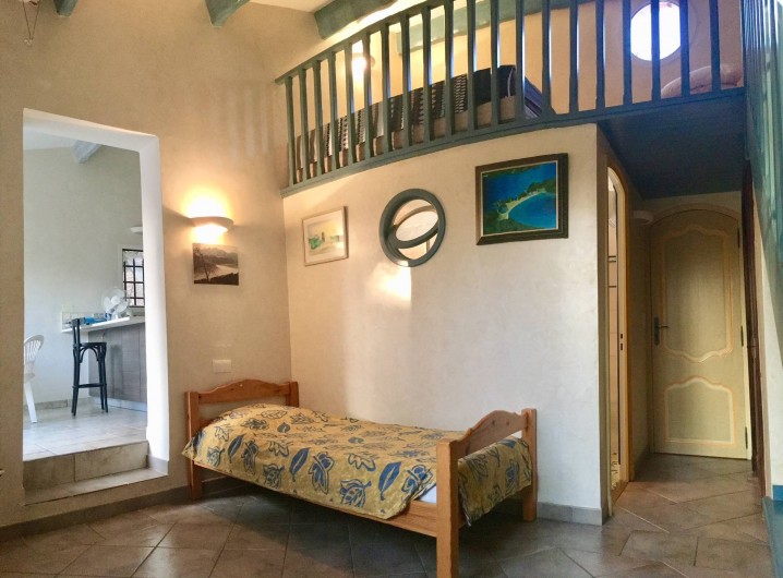 Location de vacances - Villa à La Cadière-d'Azur - studio chambre 4 et cuisine 2