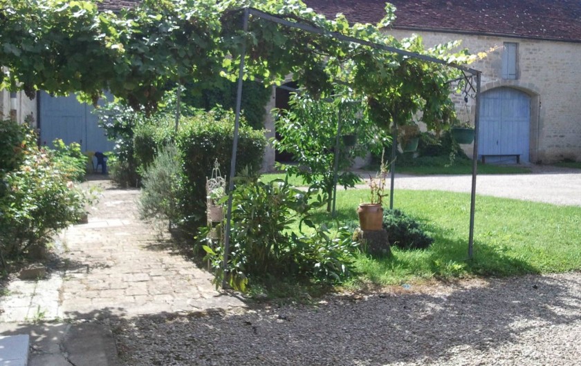 Location de vacances - Chambre d'hôtes à Gigny - Vue sur cour