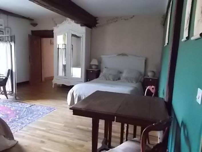 Location de vacances - Chambre d'hôtes à Gigny - Chambre Mésanges :   1 lit double  + 2 lits simples Vue sur cour