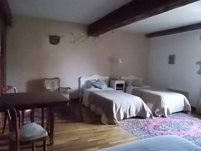 Location de vacances - Chambre d'hôtes à Gigny - Chambre Mésanges :   1 lit double  + 2 lits simples Vue sur cour