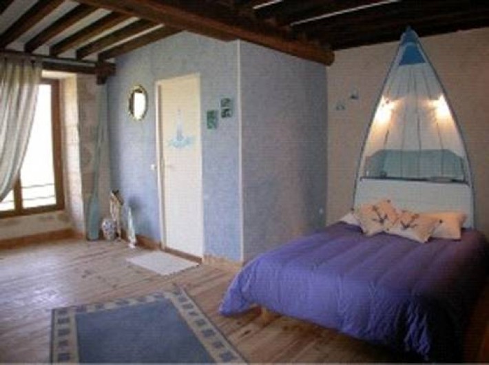 Location de vacances - Chambre d'hôtes à Gigny - Chambre Mouettes :   1 lit double  Salle de douche Vue sur prairie, forêt