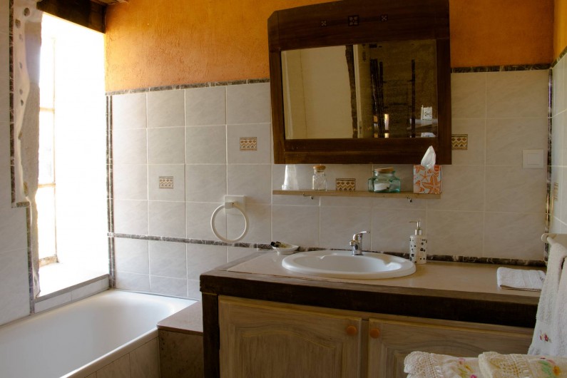 Location de vacances - Chambre d'hôtes à Gigny - Chambre Hirondelles :   salle de bain