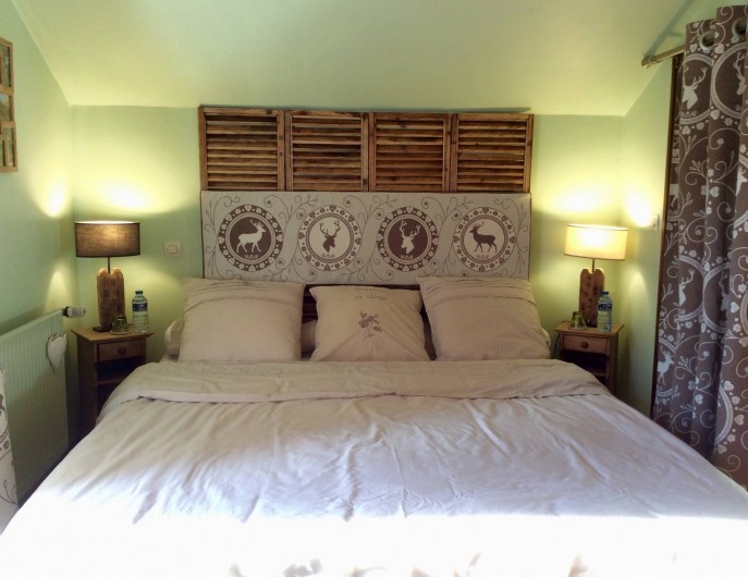 Location de vacances - Chalet à Barcelonnette - Chambre 1 : TV écran plat.