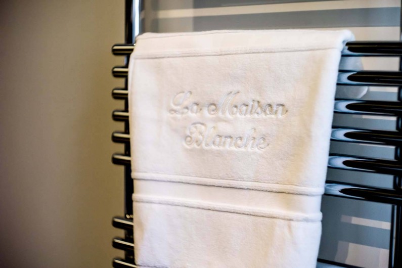 Location de vacances - Chambre d'hôtes à Beaune - Détail dans les salles de bains