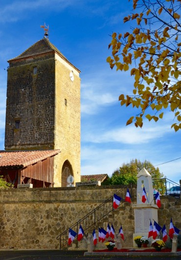 Location de vacances - Gîte à Dému - Tour de Dému