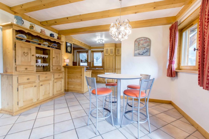Location de vacances - Chalet à Demi-Quartier - Coin mange debout donnant sur la cuisine