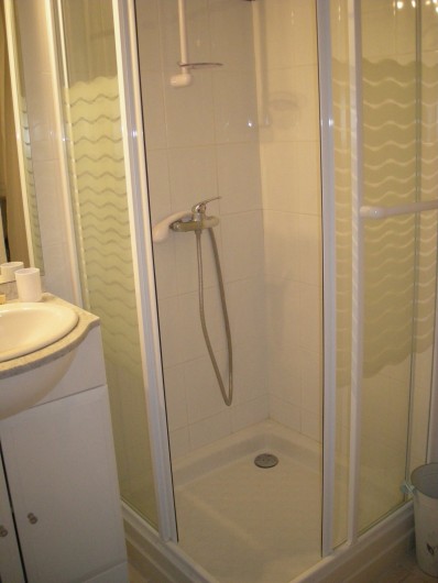 Location de vacances - Appartement à Saint-Aygulf - Douche avec parois vitrées