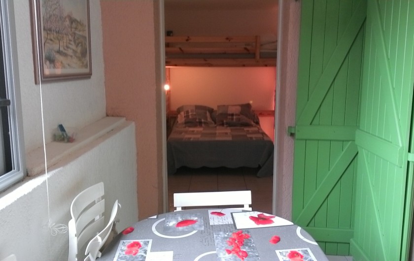 Location de vacances - Appartement à Saint-Aygulf - Chambre vue loggia