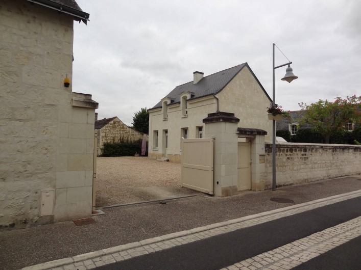 Location de vacances - Gîte à Avoine - Vue de la rue
