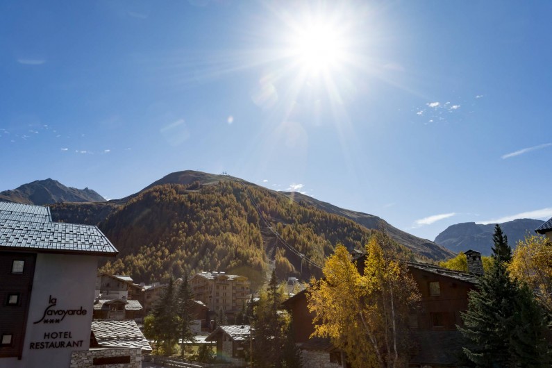 Location de vacances - Appartement à Val-d'Isère - Vue depuis le balcon en  Été coté Sud Est