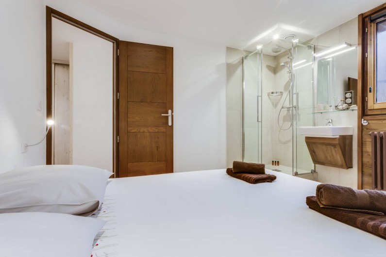Location de vacances - Appartement à Val-d'Isère - Chambre 1 avec Lavabo et douche