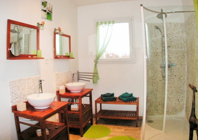 Location de vacances - Villa à Lalbenque - LOTus, salle d'eau de la suite bambou, double vasque
