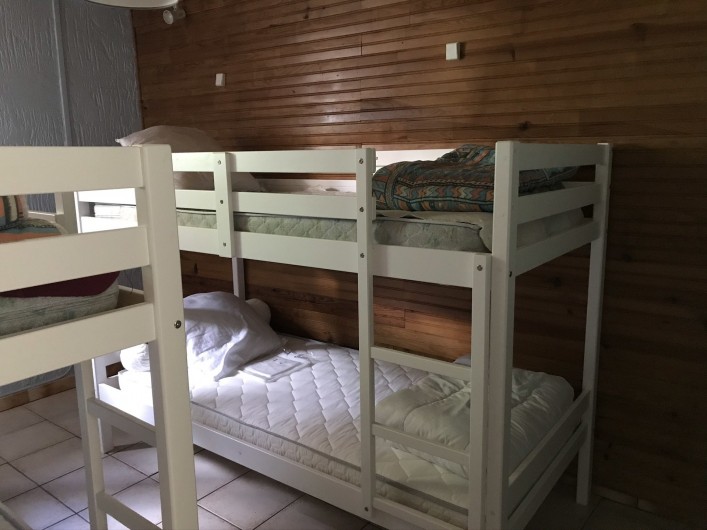 Location de vacances - Appartement à Gavarnie - Logement rez de chaussé Chambre 3 avec 4 lits de 90*190