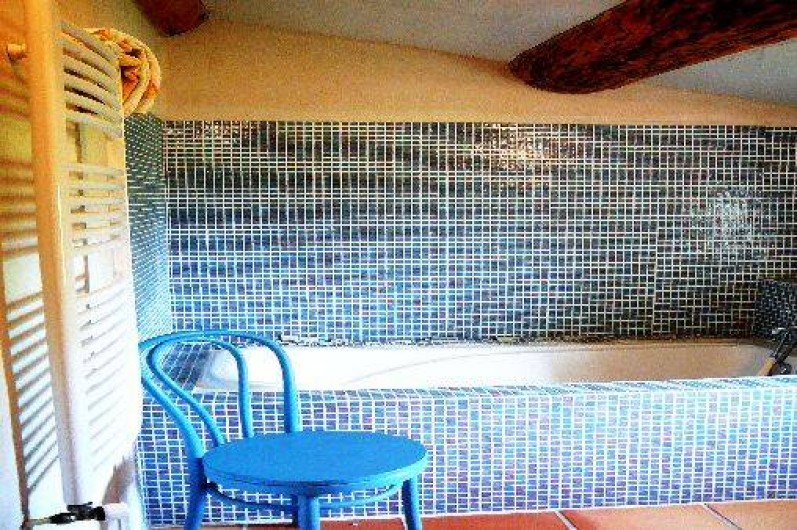 Location de vacances - Villa à Saignon - Salle de bains bleue