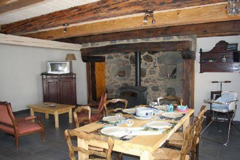 Location de vacances - Gîte à La Tour-d'Auvergne - Salle à manger Rez de jardin