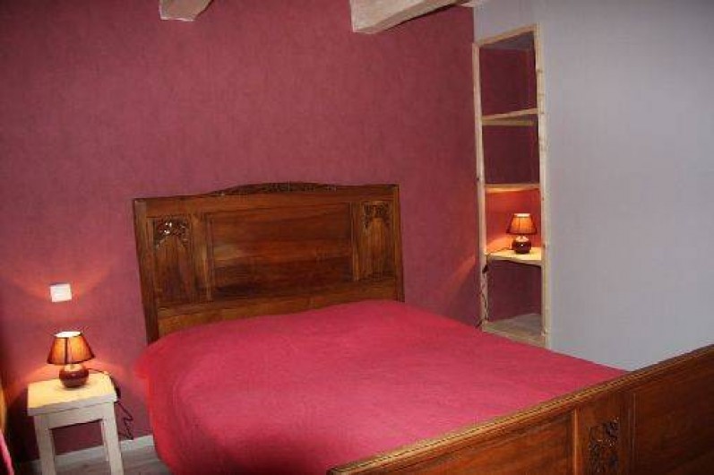 Location de vacances - Gîte à La Tour-d'Auvergne - Chambre 1 Rez de jardin