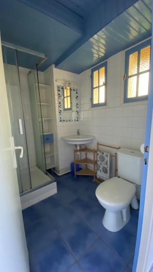 Location de vacances - Villa à Saint-Philibert - Salle de bain et WC au rez-de-chaussée