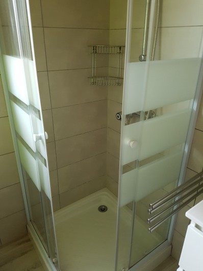 Location de vacances - Maison - Villa à Jard-sur-Mer - salle de bain douche