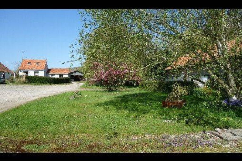 Location de vacances - Gîte à Berck - La cour d'entrée avec le gîte en arrière plan.