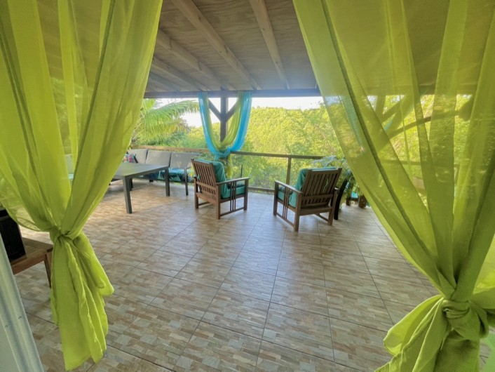 Location de vacances - Chambre d'hôtes à Le Gosier - Terrasse privée de la chambre XXL de 50m2 sans vis à vis