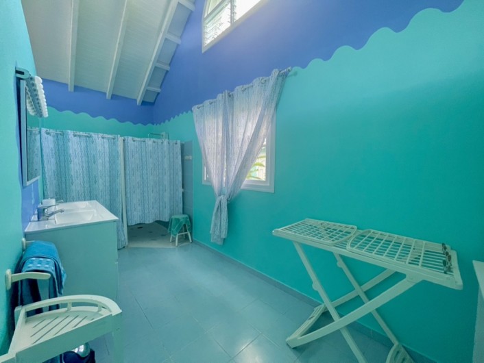 Location de vacances - Chambre d'hôtes à Le Gosier - Salle d'eau de la chambre XL de 36m2