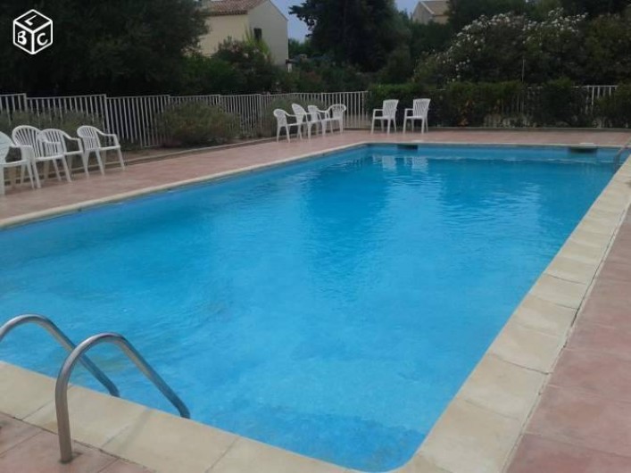 Location de vacances - Appartement à Carqueiranne - Piscine  à partager avec  les résidents (Obligation d'un badge)
