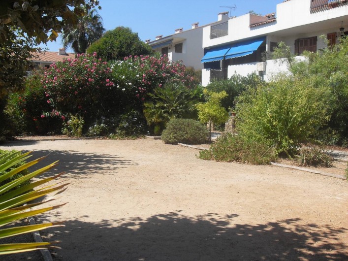 Location de vacances - Appartement à Carqueiranne - Vue du Parc de la Résidence