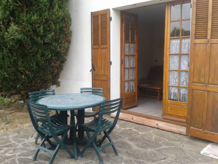 Location de vacances - Appartement à Carqueiranne - Terrasse  de l'appartement