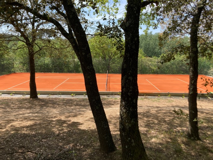 Location de vacances - Mas à Gargas - Tennis terre battue